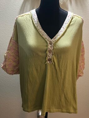 Women's Sage + Figs Olive Green Short Sleeve V-Neck Top with Floral Trim NWOT